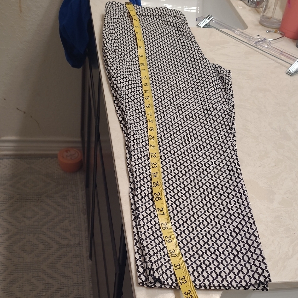 Jules & Leopold Monochrome Geometric Pants - Picture 8 of 9